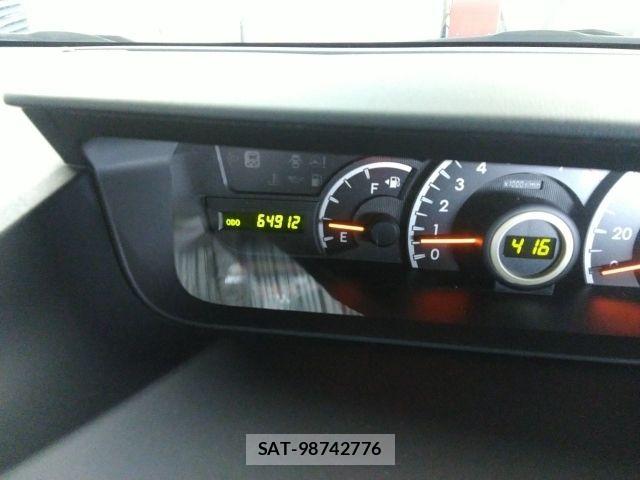 Toyota NOAH 2012-01 8367727-3