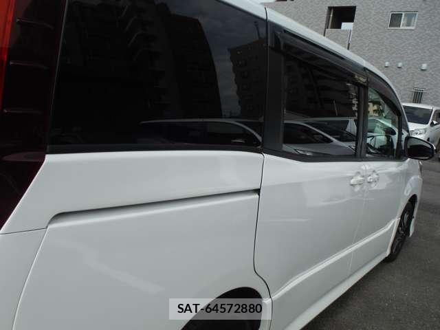 Toyota NOAH 2016-02 8367722-11