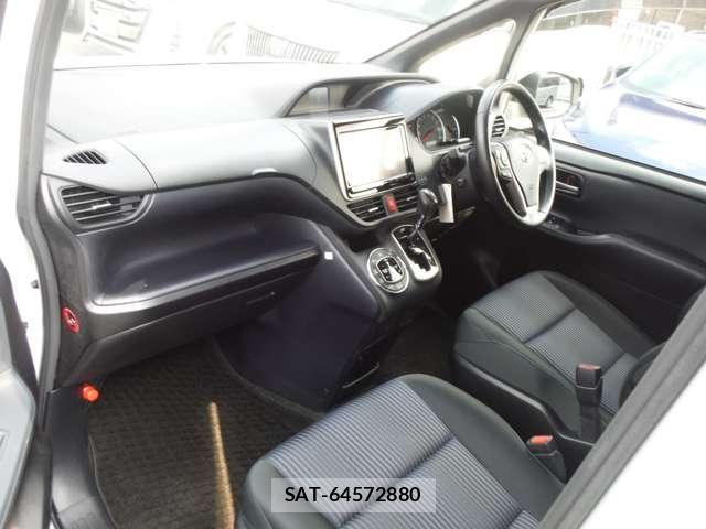 Toyota NOAH 2016-02 8367722-12
