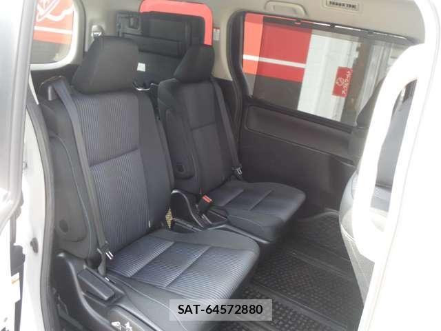 Toyota NOAH 2016-02 8367722-15