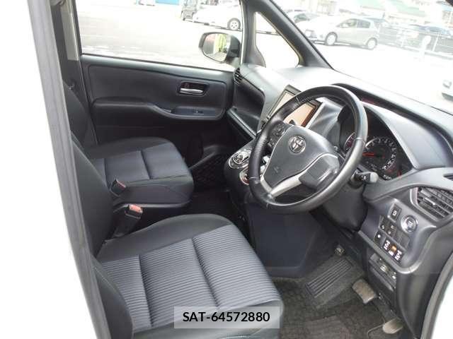 Toyota NOAH 2016-02 8367722-17