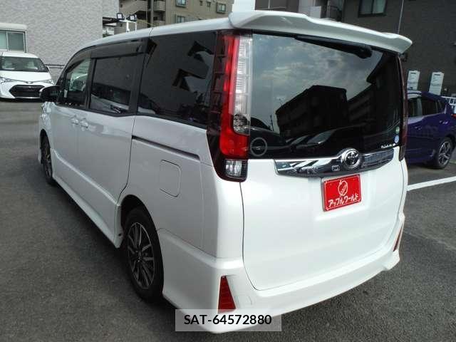 Toyota NOAH 2016-02 8367722-7