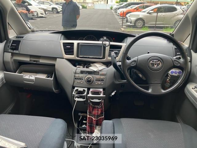 Toyota NOAH 2005-09 8367739-12