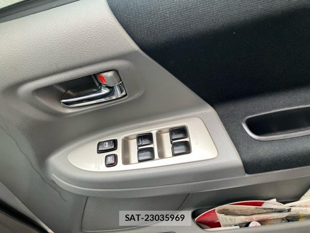 Toyota NOAH 2005-09 8367739-15