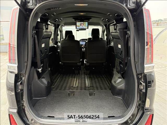 Toyota NOAH 2018-01 8367714-9