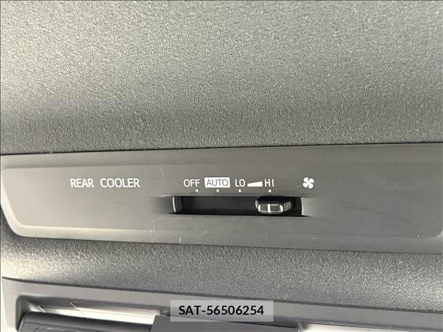 Toyota NOAH 2018-01 8367714-10