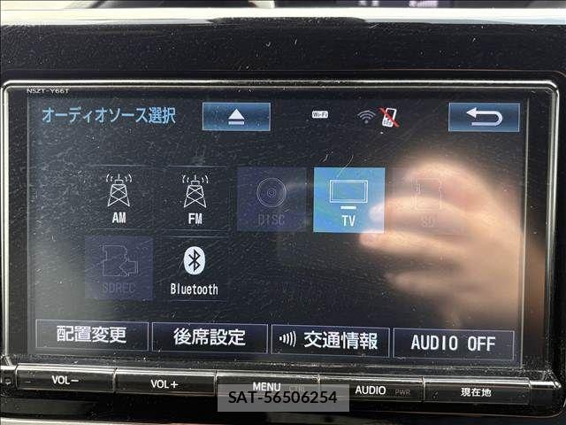 Toyota NOAH 2018-01 8367714-11