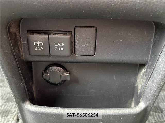Toyota NOAH 2018-01 8367714-16