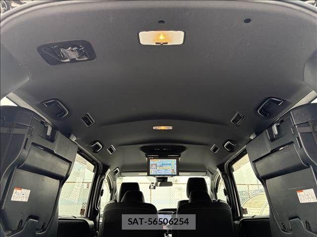 Toyota NOAH 2018-01 8367714-17