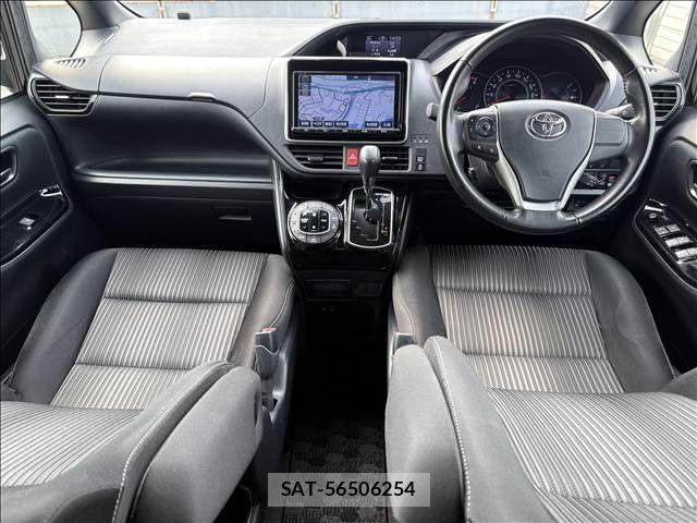 Toyota NOAH 2018-01 8367714-1