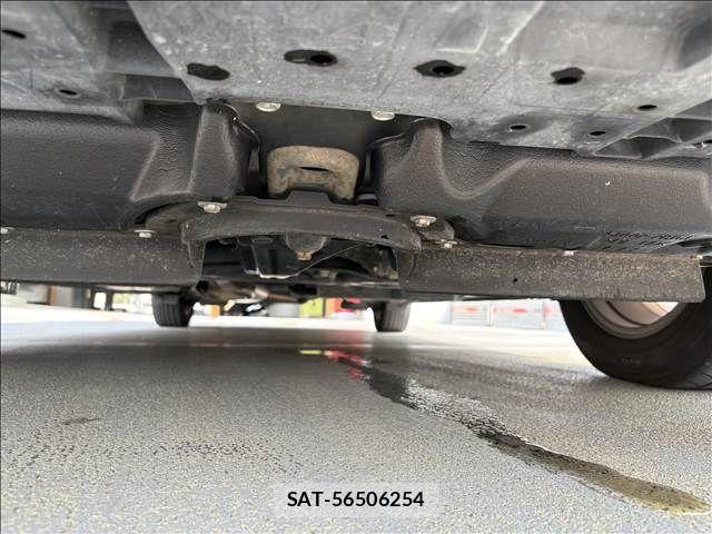 Toyota NOAH 2018-01 8367714-19