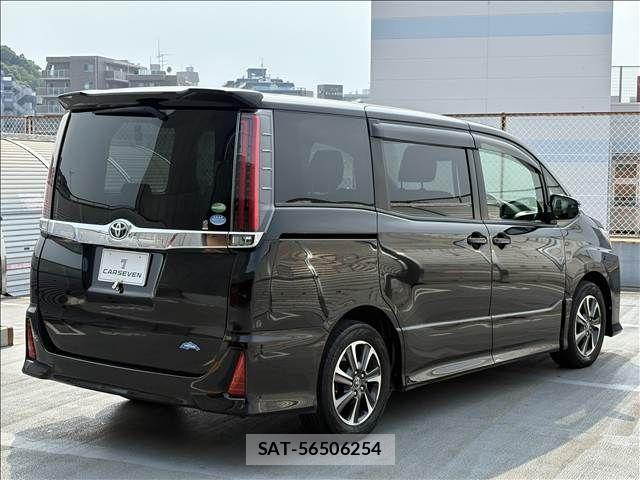 Toyota NOAH 2018-01 8367714-22