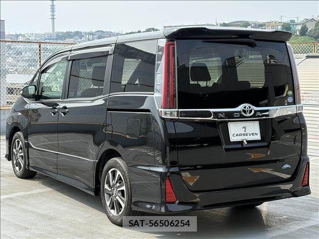 Toyota NOAH 2018-01 8367714-23