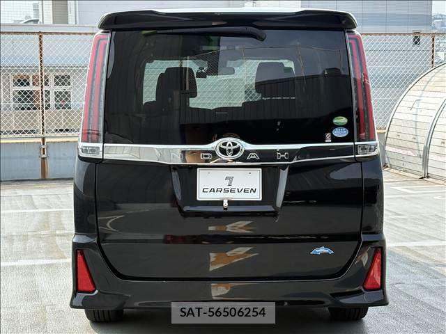 Toyota NOAH 2018-01 8367714-25