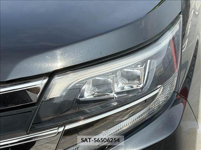Toyota NOAH 2018-01 8367714-29