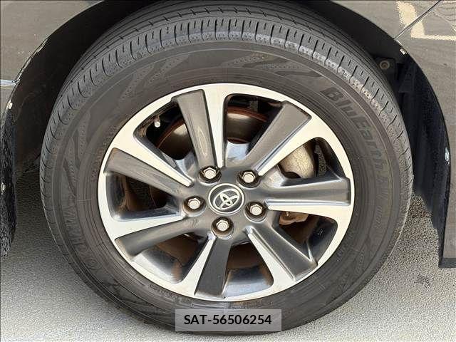 Toyota NOAH 2018-01 8367714-6