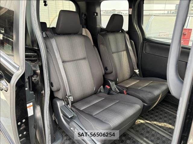 Toyota NOAH 2018-01 8367714-8