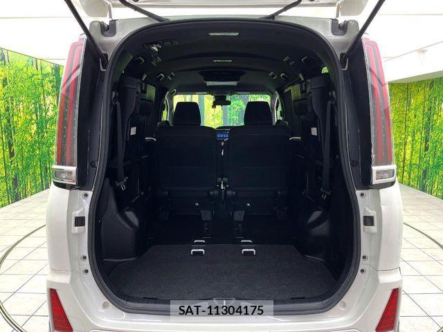 Toyota NOAH 2017-09 8367710-9