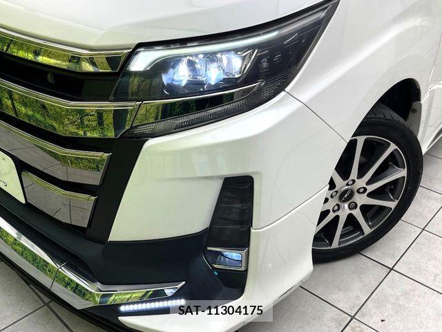 Toyota NOAH 2017-09 8367710-11