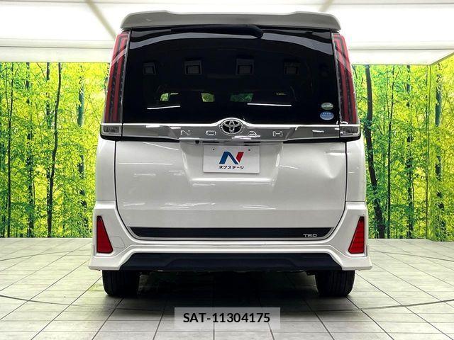 Toyota NOAH 2017-09 8367710-14