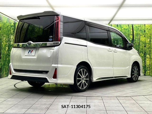 Toyota NOAH 2017-09 8367710-16