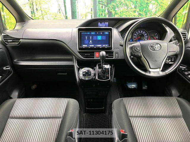 Toyota NOAH 2017-09 8367710-1
