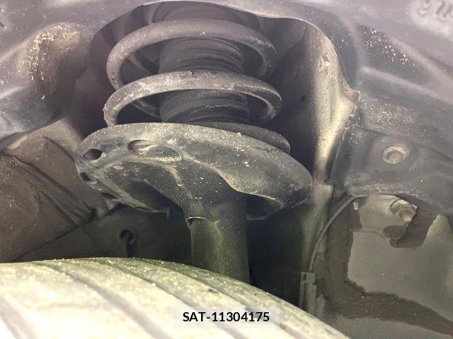 Toyota NOAH 2017-09 8367710-19