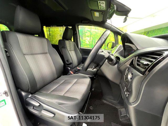 Toyota NOAH 2017-09 8367710-6