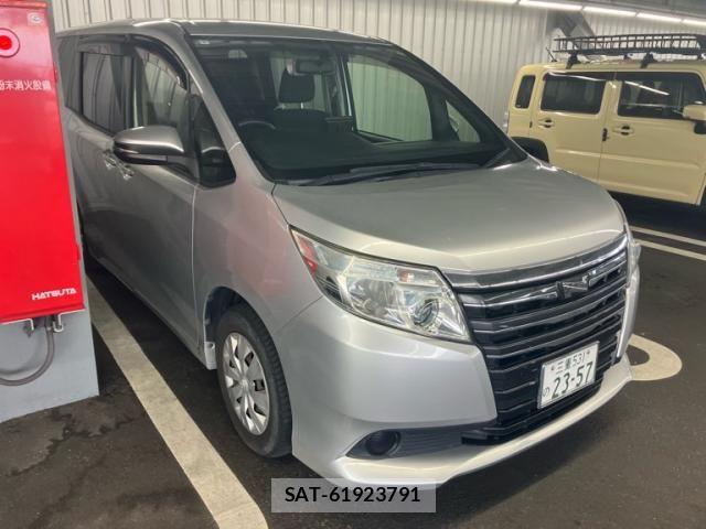 Toyota NOAH 2014-07 8367729-0