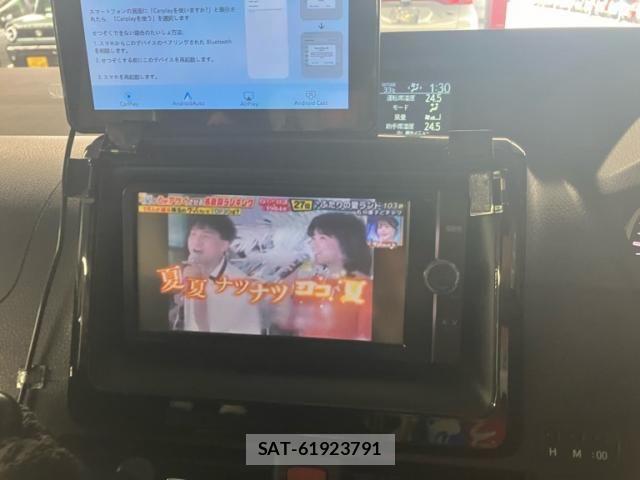 Toyota NOAH 2014-07 8367729-12