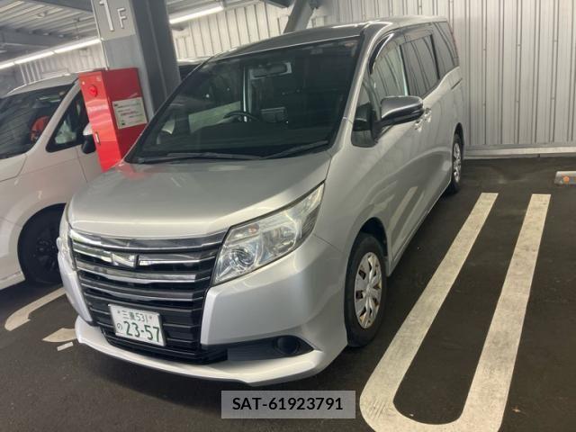 Toyota NOAH 2014-07 8367729-1