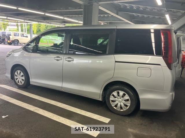 Toyota NOAH 2014-07 8367729-2