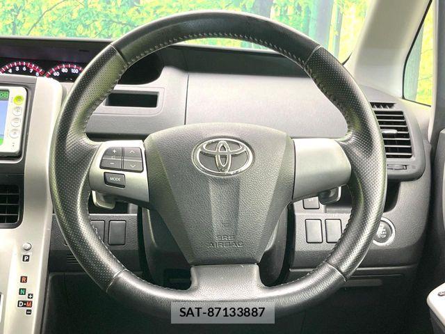 Toyota NOAH 2011-10 8367723-11