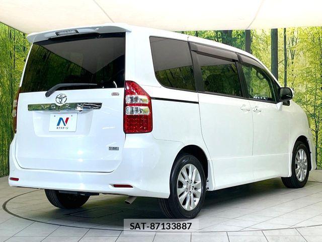 Toyota NOAH 2011-10 8367723-17
