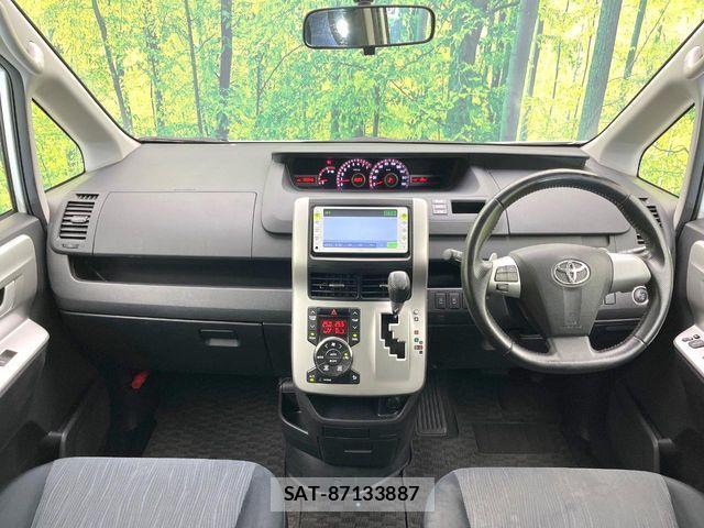 Toyota NOAH 2011-10 8367723-1