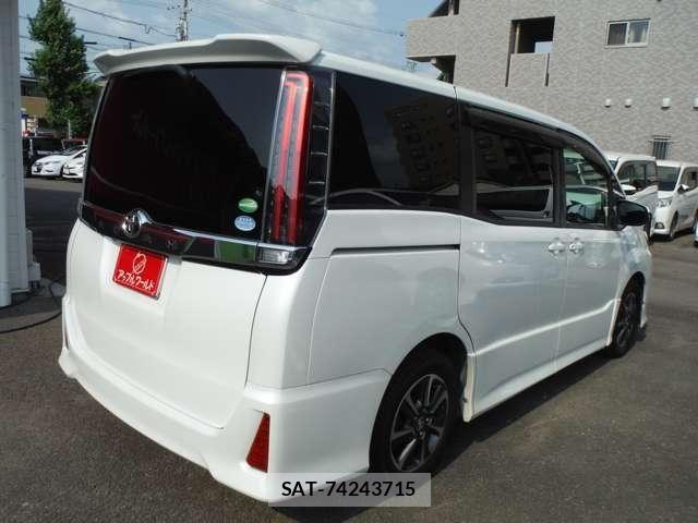 Toyota NOAH 2017-10 8367720-10