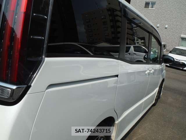 Toyota NOAH 2017-10 8367720-11