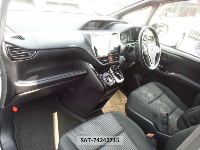 Toyota NOAH 2017-10 8367720-13