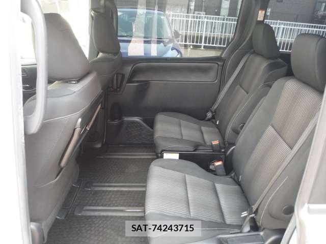 Toyota NOAH 2017-10 8367720-14