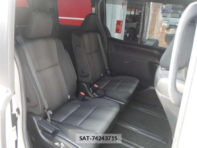 Toyota NOAH 2017-10 8367720-16