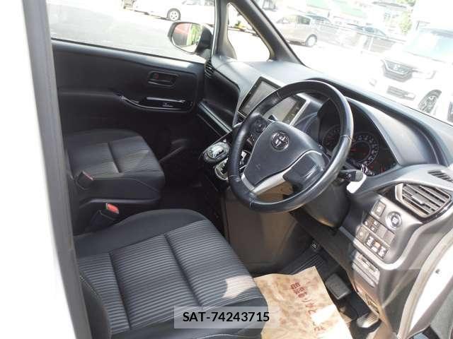 Toyota NOAH 2017-10 8367720-19