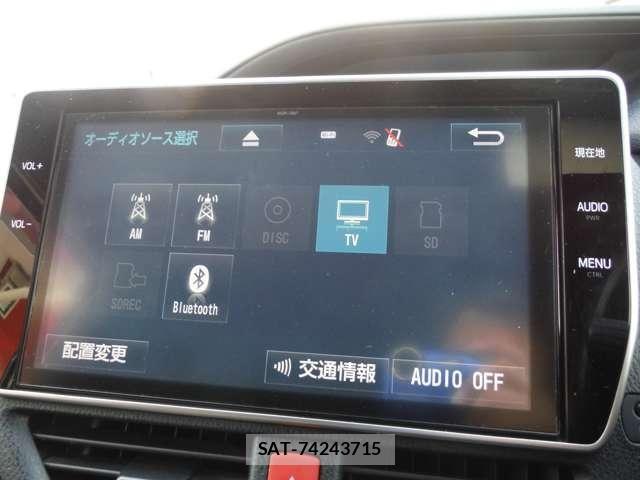 Toyota NOAH 2017-10 8367720-23