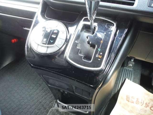 Toyota NOAH 2017-10 8367720-26