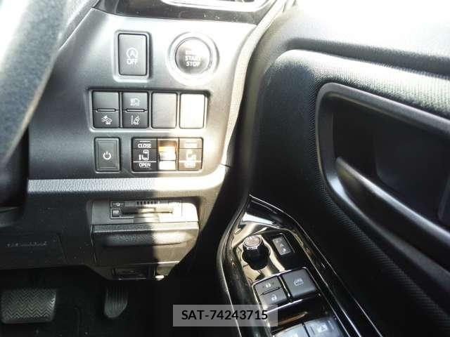 Toyota NOAH 2017-10 8367720-28