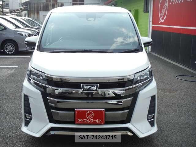 Toyota NOAH 2017-10 8367720-3