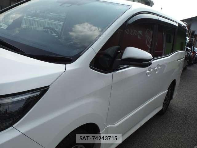 Toyota NOAH 2017-10 8367720-6