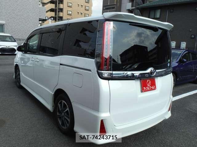 Toyota NOAH 2017-10 8367720-7