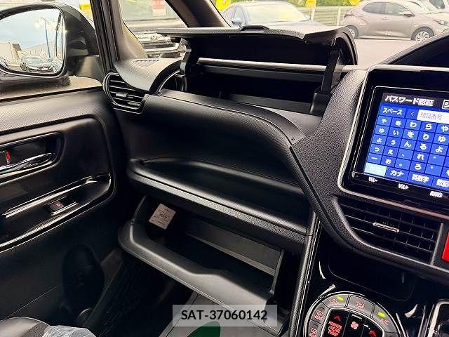 Toyota NOAH 2018-12 8367709-21