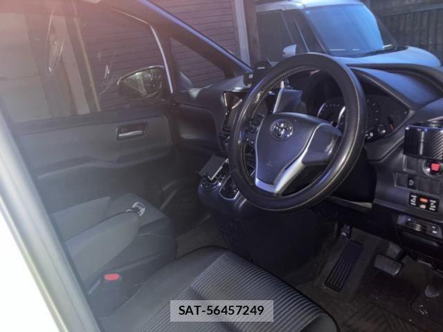 Toyota NOAH 2015-10 8367713-12