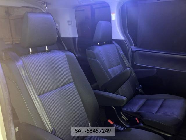 Toyota NOAH 2015-10 8367713-15